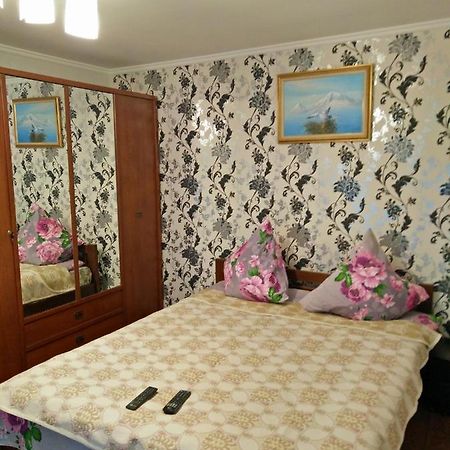Apartment Nr Railway Station Odessa Exteriör bild