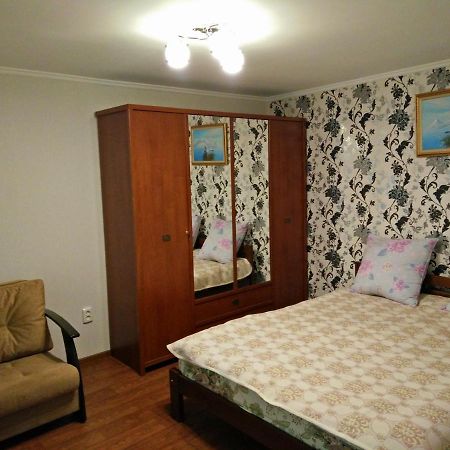 Apartment Nr Railway Station Odessa Exteriör bild