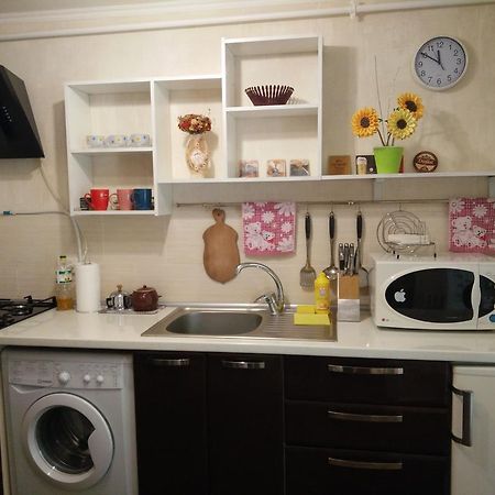 Apartment Nr Railway Station Odessa Exteriör bild