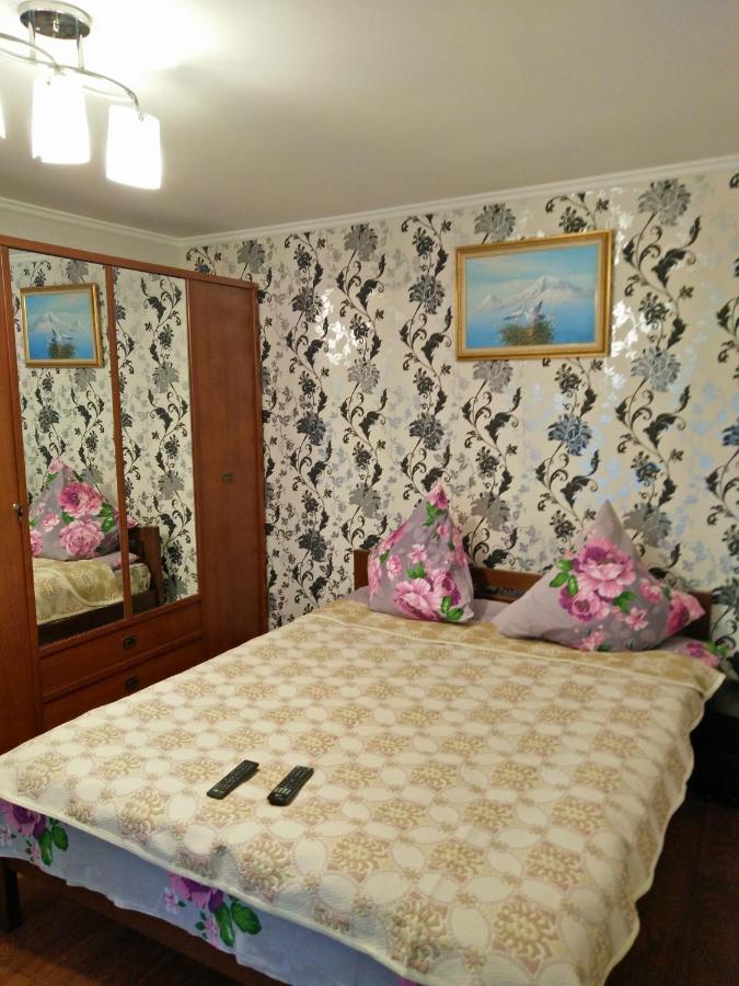 Apartment Nr Railway Station Odessa Exteriör bild