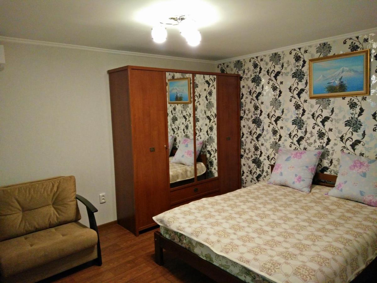 Apartment Nr Railway Station Odessa Exteriör bild