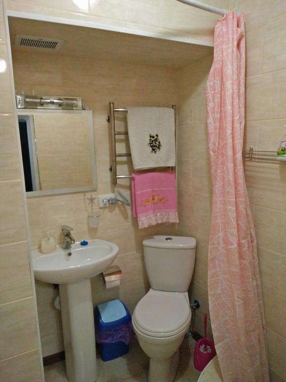 Apartment Nr Railway Station Odessa Exteriör bild
