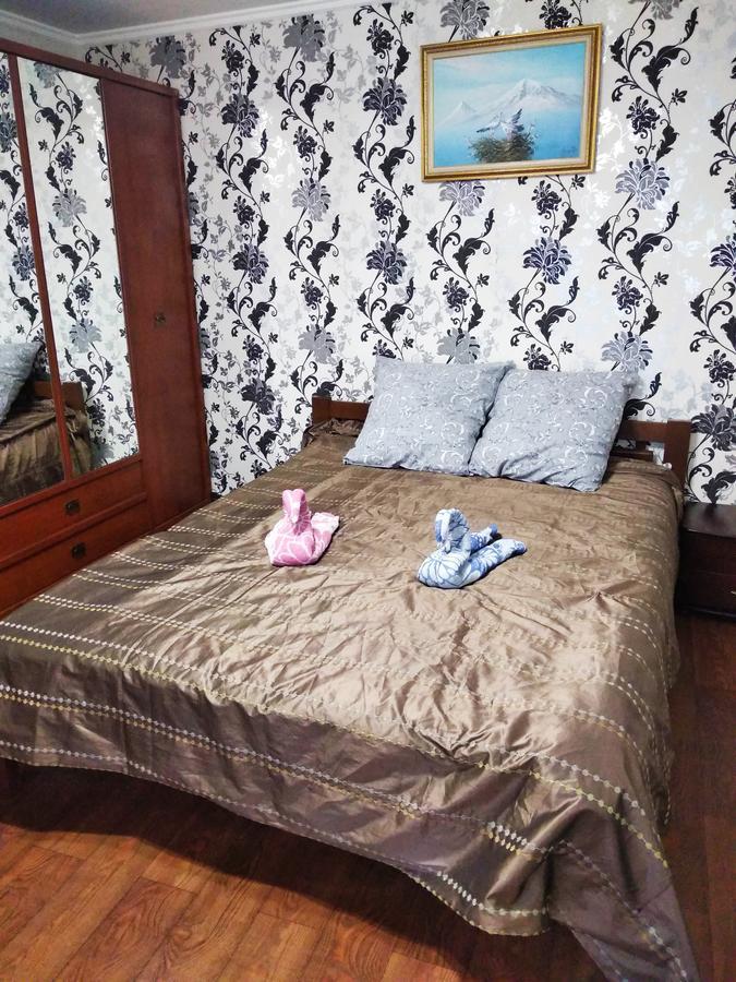Apartment Nr Railway Station Odessa Exteriör bild